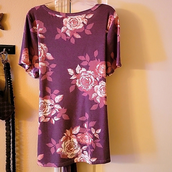 Beautiful Top - Picture 3 of 3